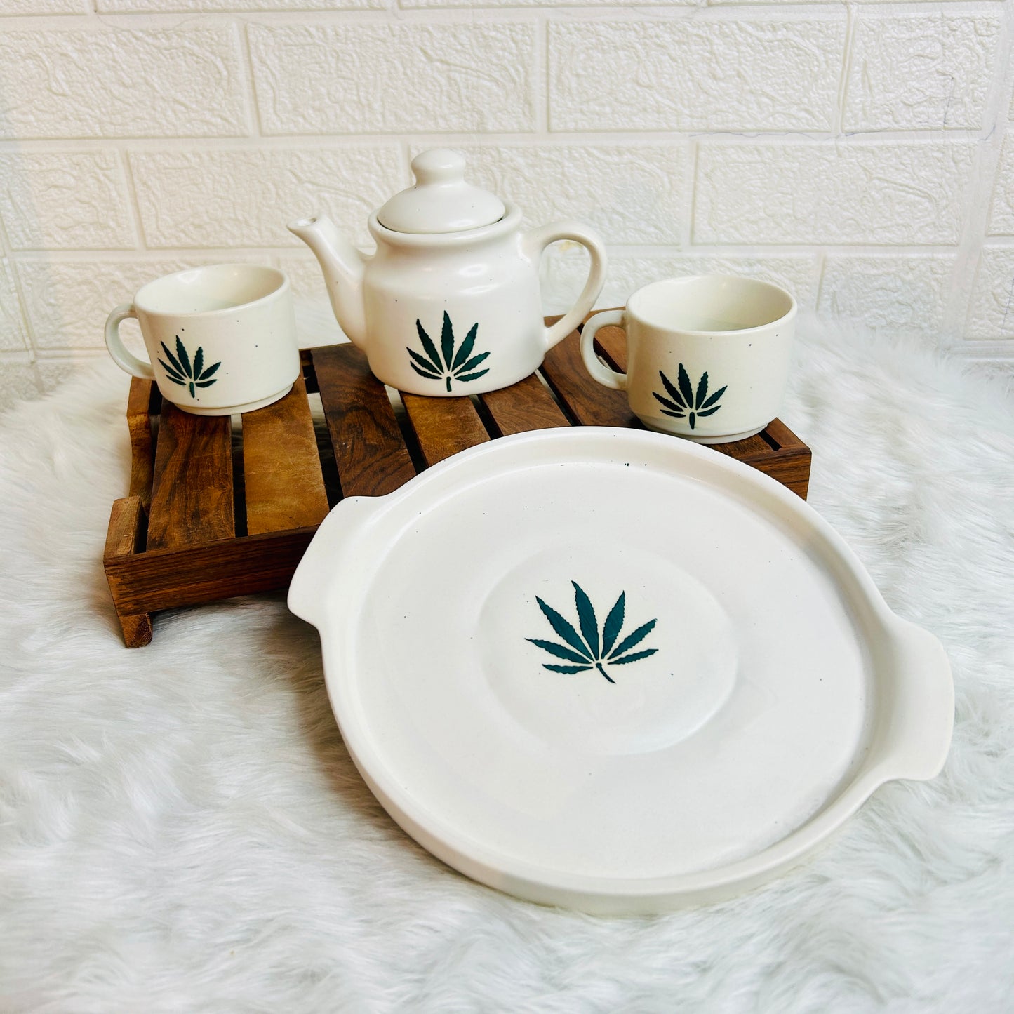 WHITE KETTLE SET WITH  TRAY (1 Teapot & 2 Cups )