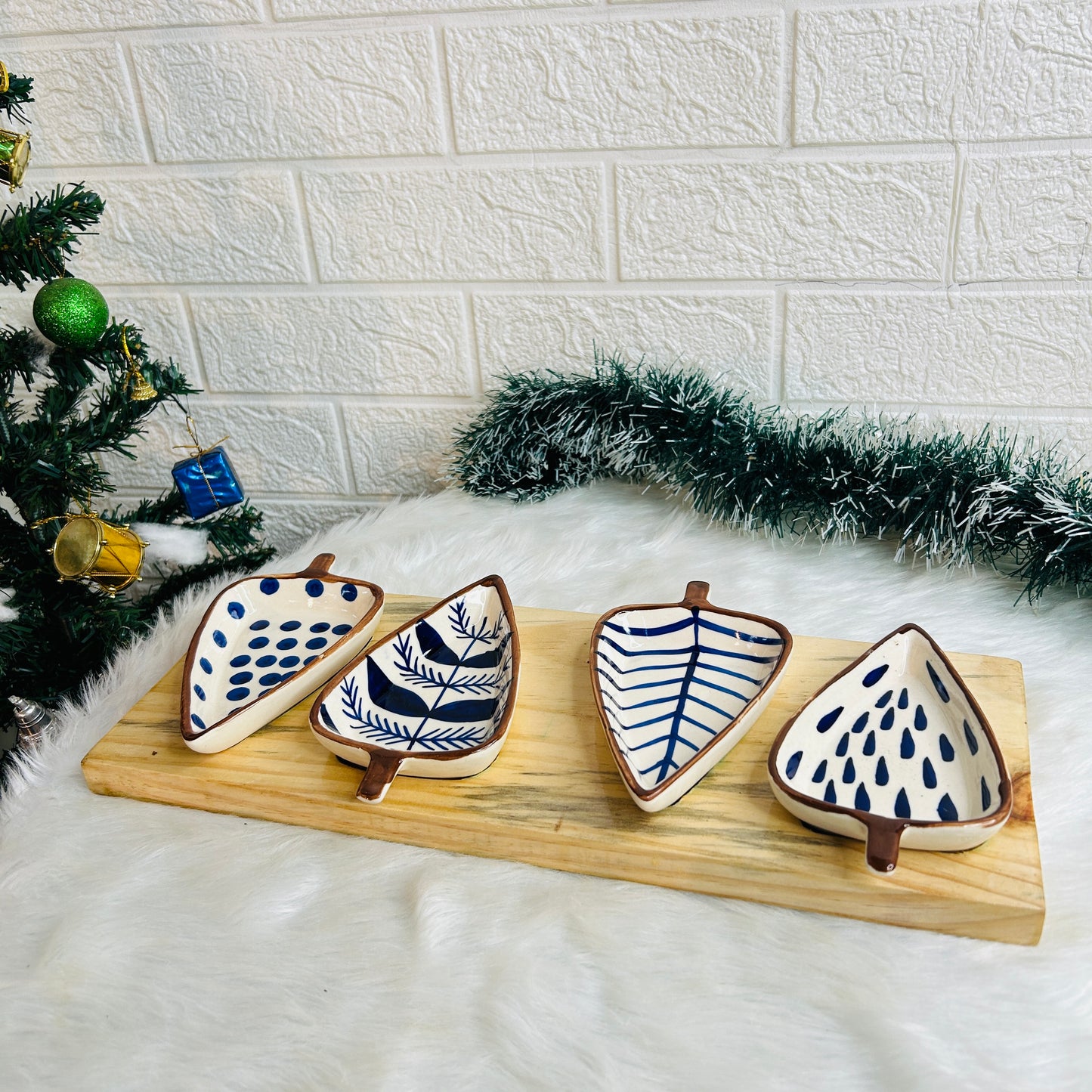 Ceramic Leaf Platter Set Of 4 with Wooden Tray