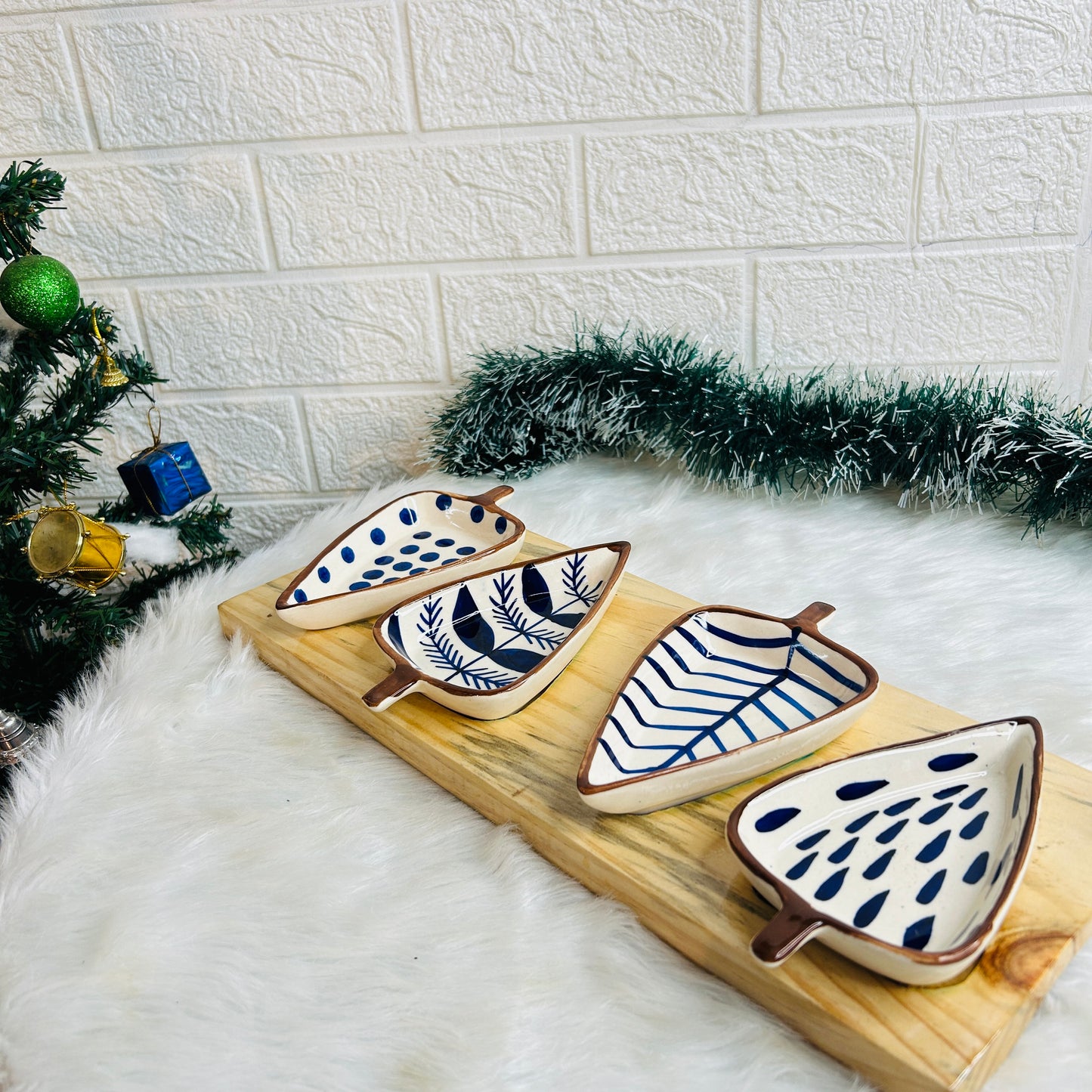 Ceramic Leaf Platter Set Of 4 with Wooden Tray