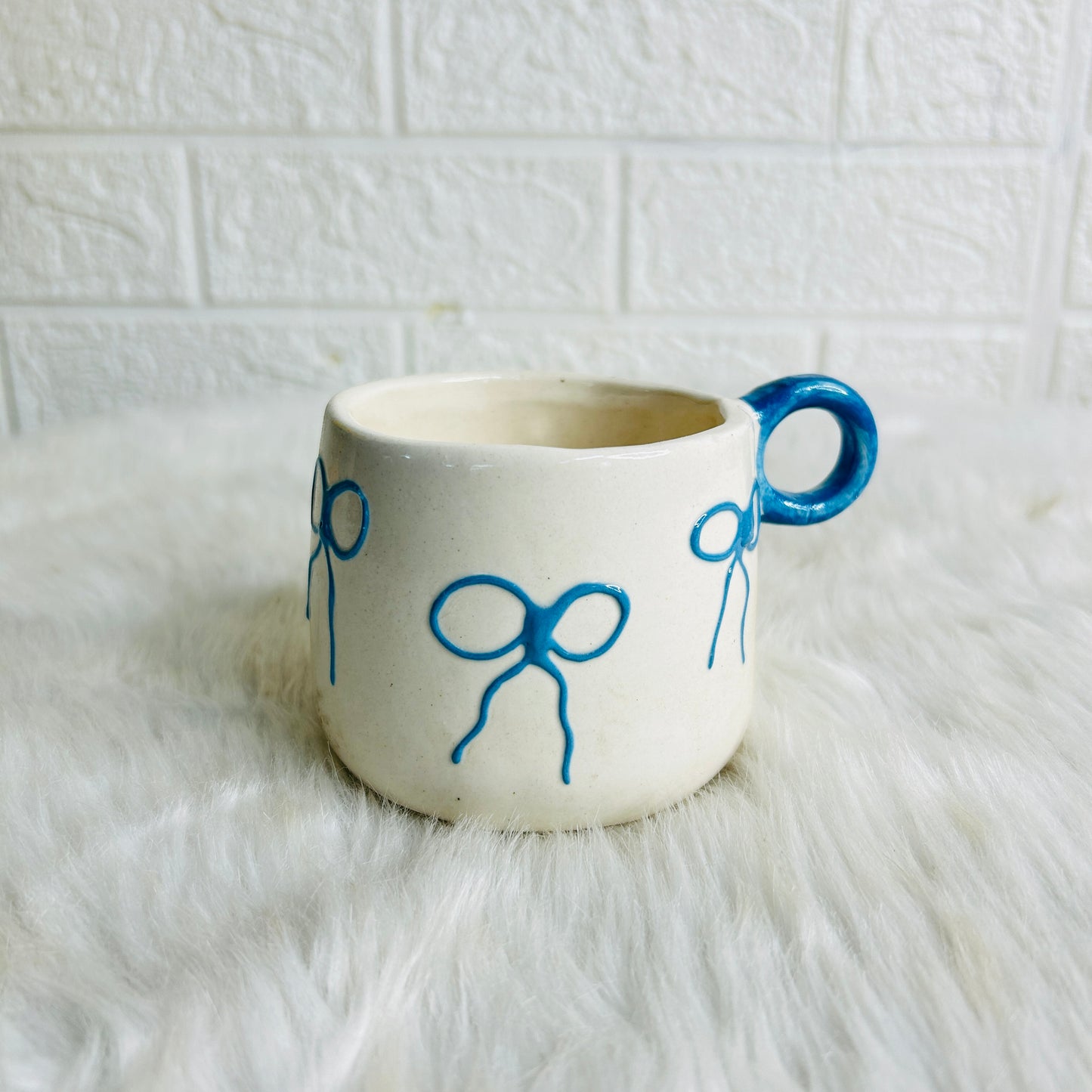 BLUE BOW MUG