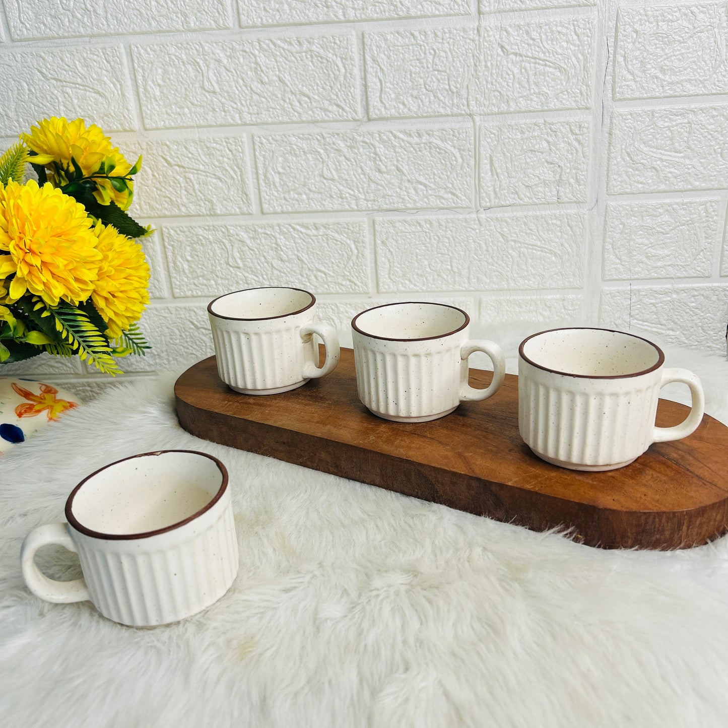 WHITE LINED TEA CUP