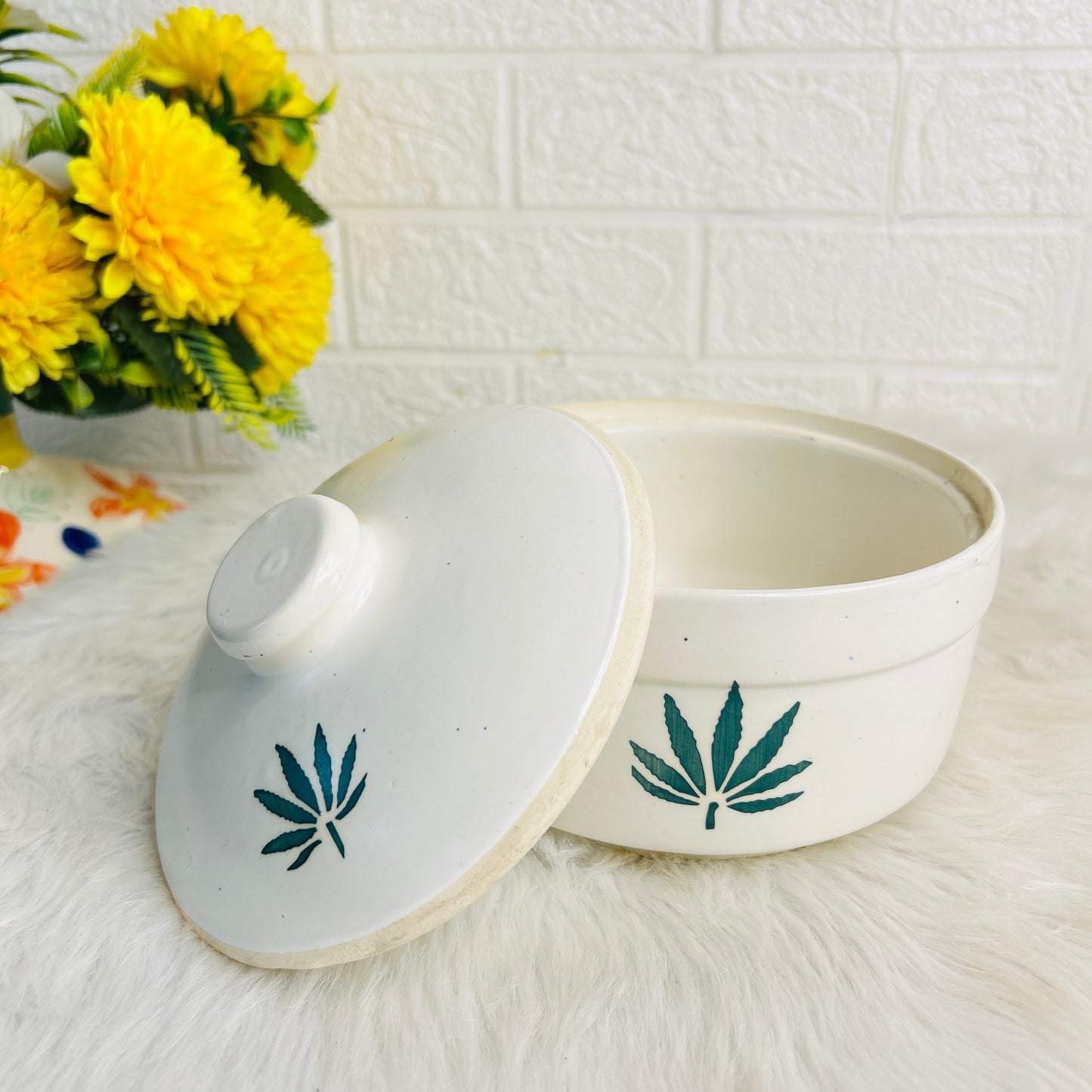 GREEN LEAF SERVING BOWL WITH LID