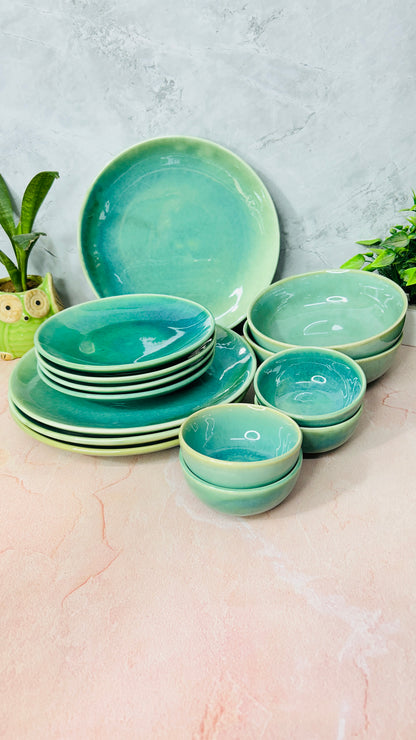 STUDIO SEA GREEN DINNER SET OF 14