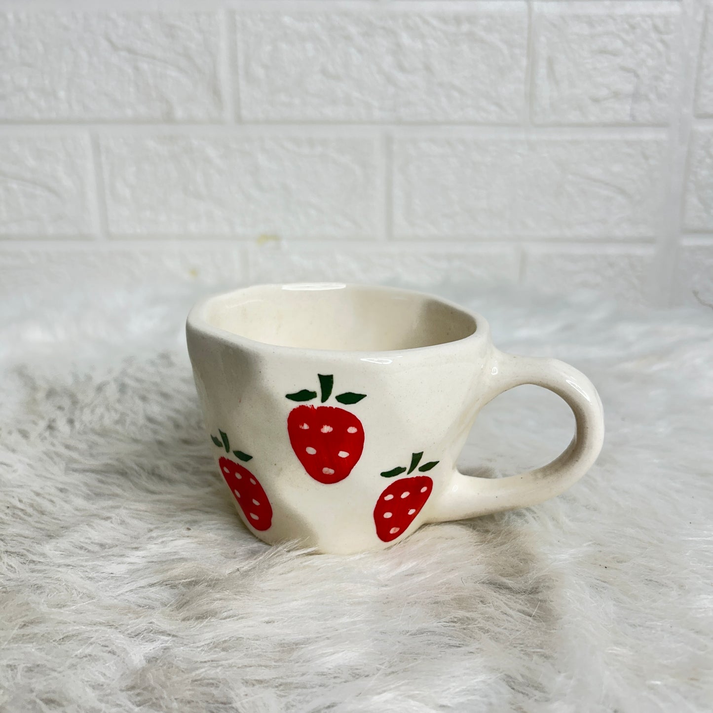 STRAWBERRY TEA CUP