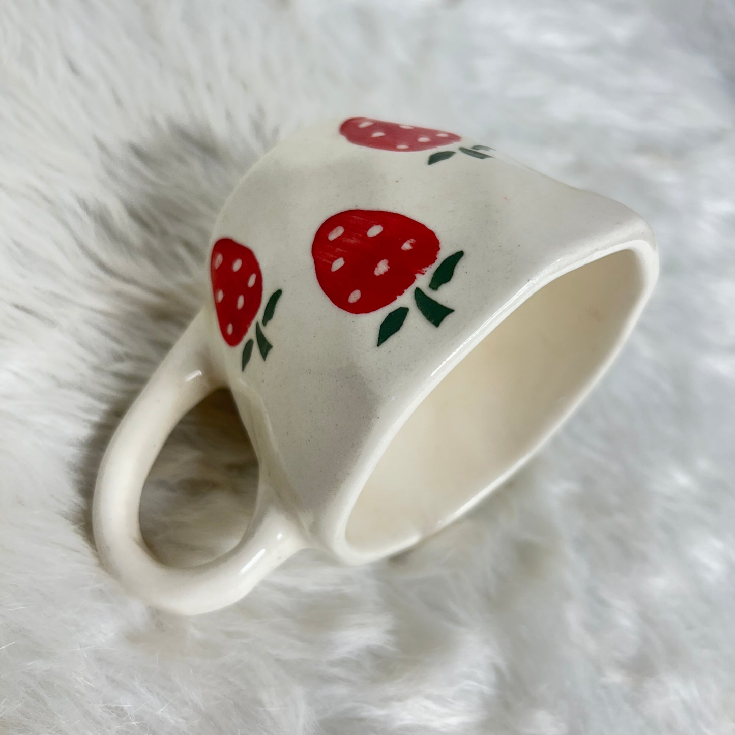 STRAWBERRY TEA CUP