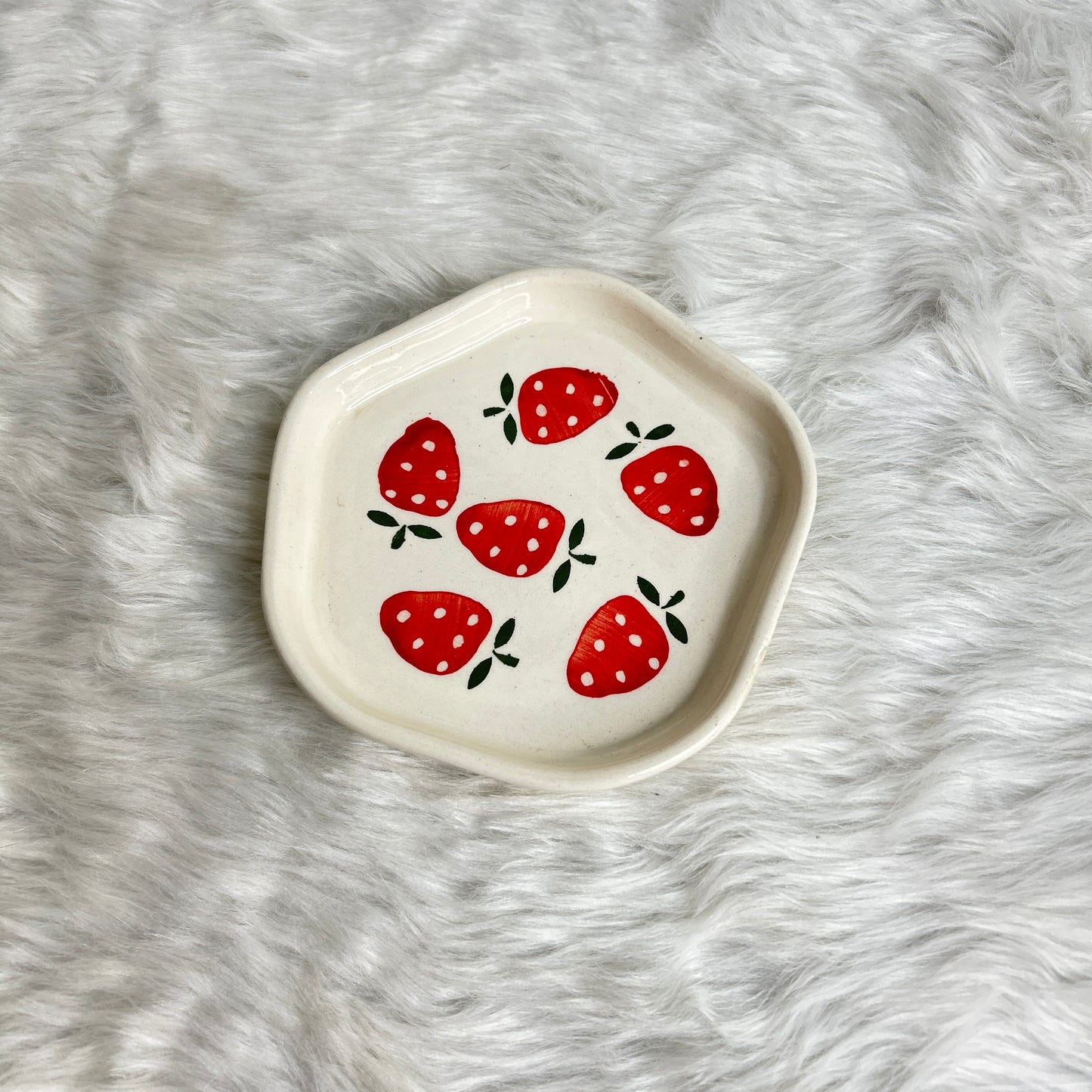 STRAWBERRY SNACK PLATE 4 INCH