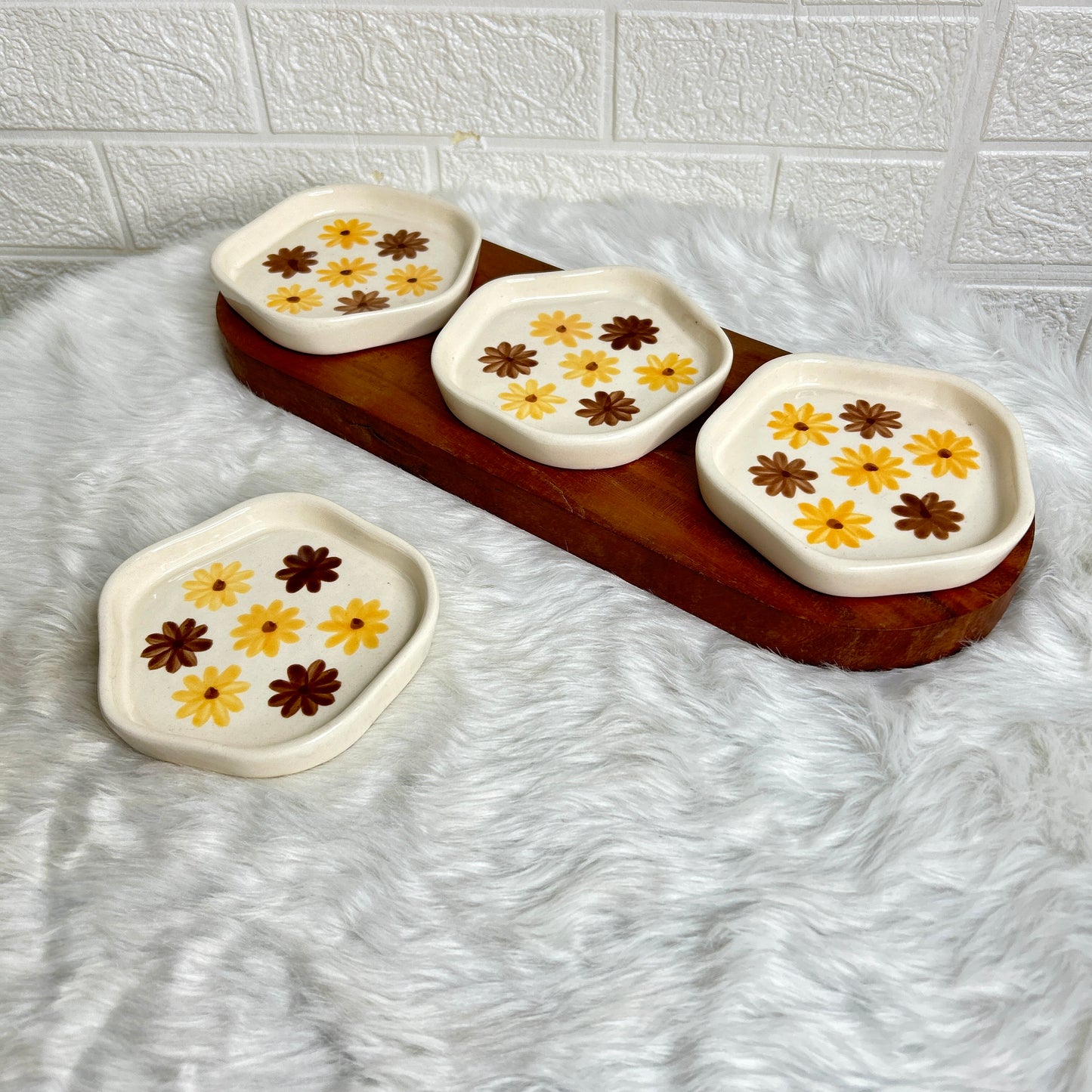 SUNNY FLOWER SNACK PLATE 4 INCH