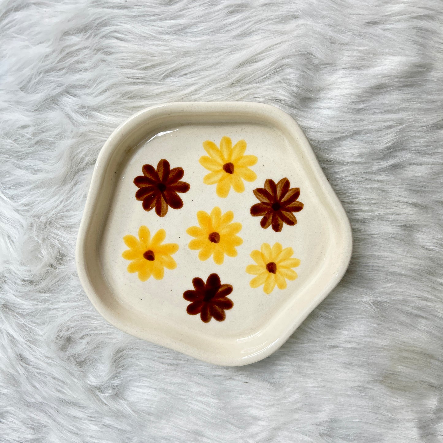 SUNNY FLOWER SNACK PLATE 4 INCH