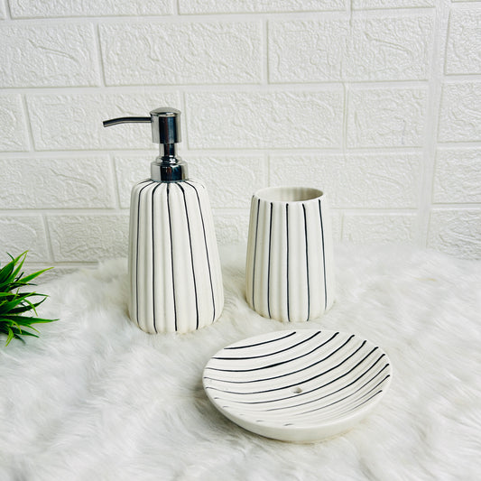 WHITE LINED BATHROOM SET