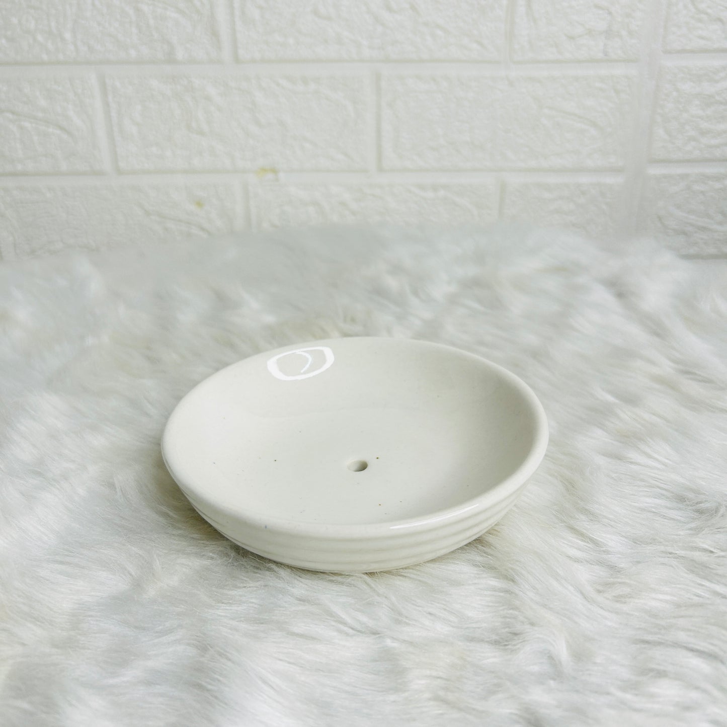 WHITE SPIRAL BATHROOM SET