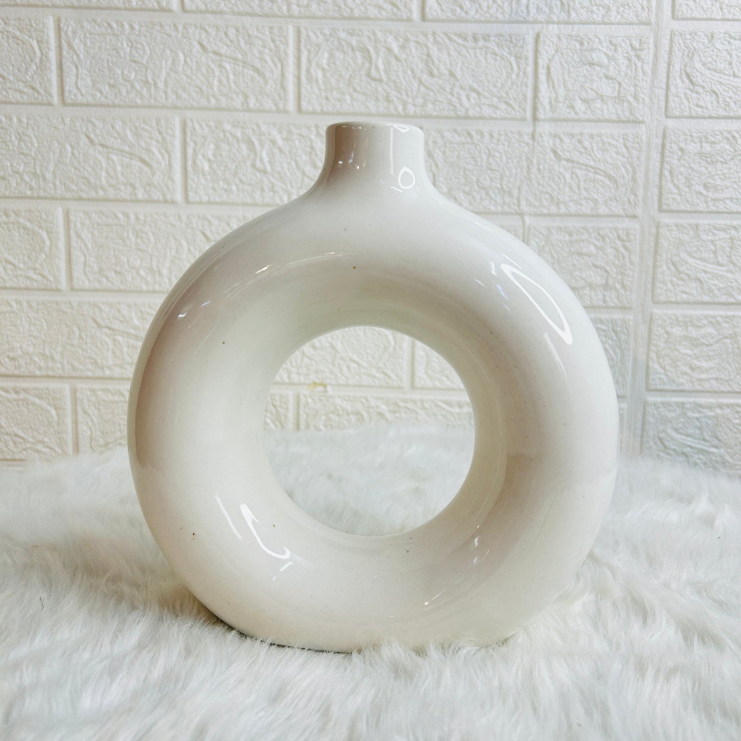 LARGE WHITE CIRCLE VASE SET OF 1