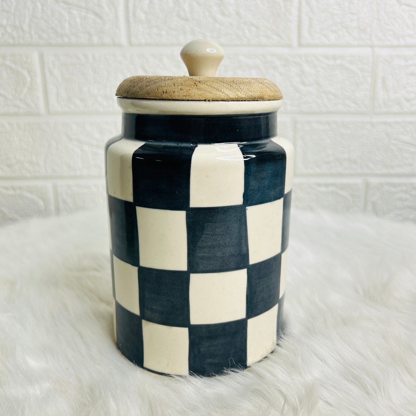 LARGE CHESS JAR SET OF 1