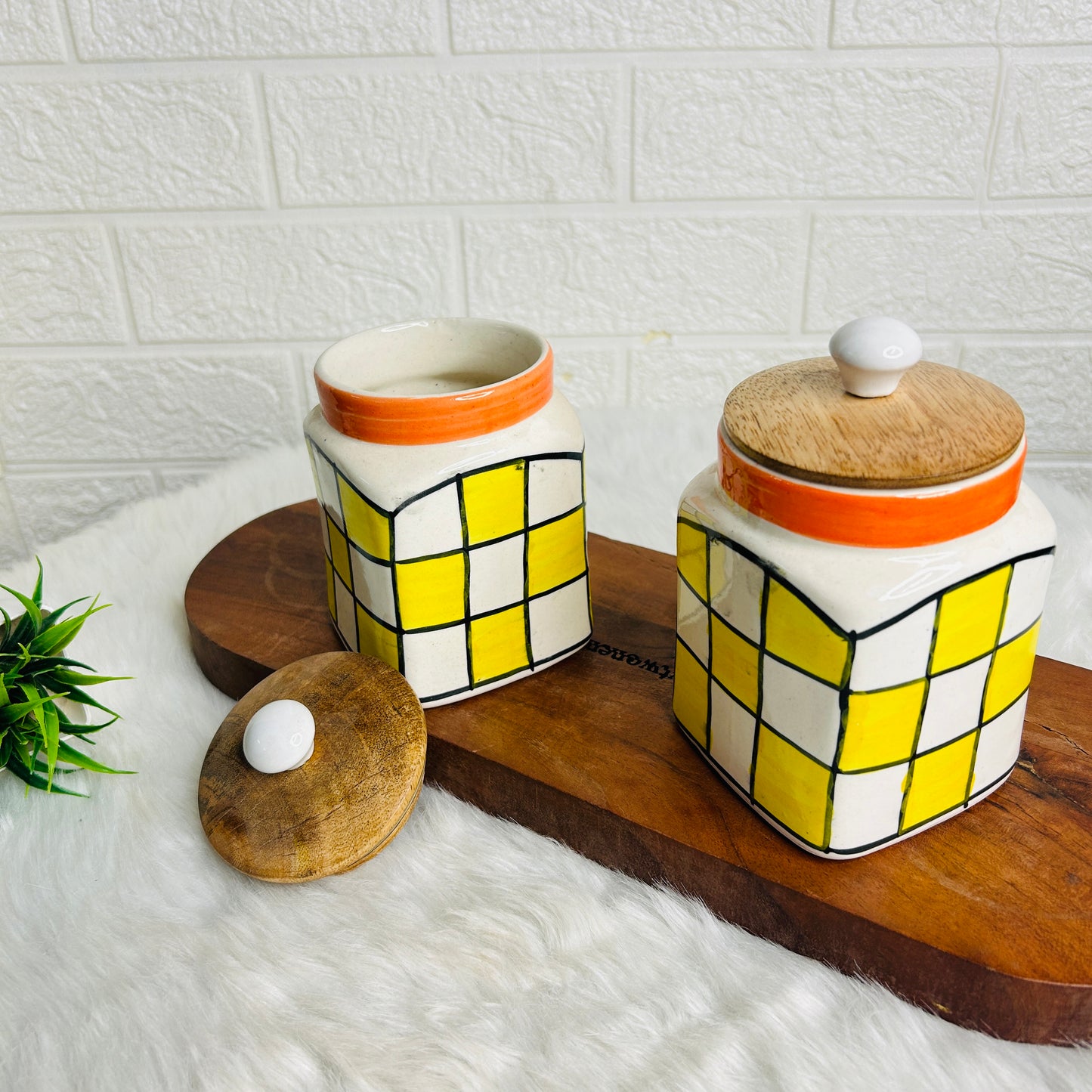 YELLOW WHITE CHECKS JAR SET OF 1